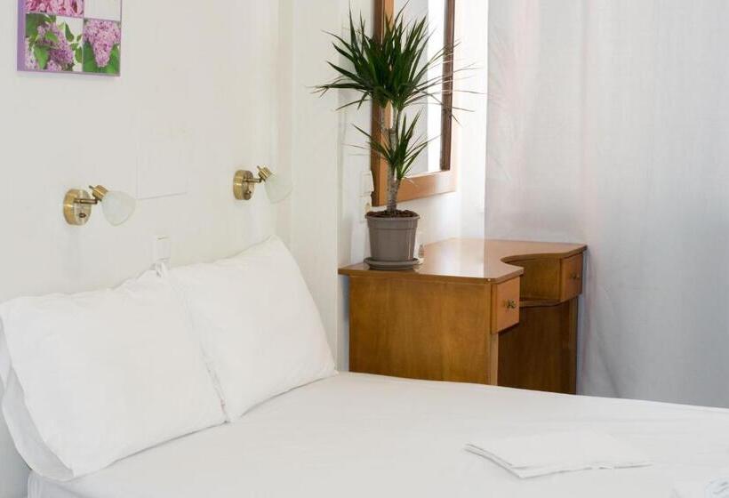 侧面带海景的标准工作室, Greta Apartments