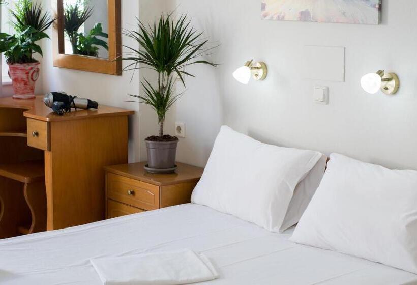 侧面带海景的标准工作室, Greta Apartments