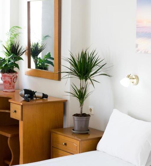 侧面带海景的标准工作室, Greta Apartments