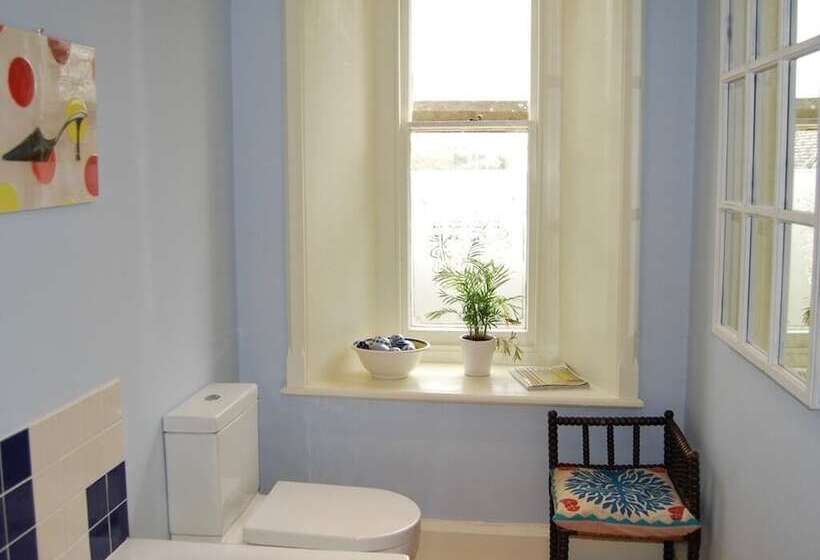 غرفة قياسية, Heyford House