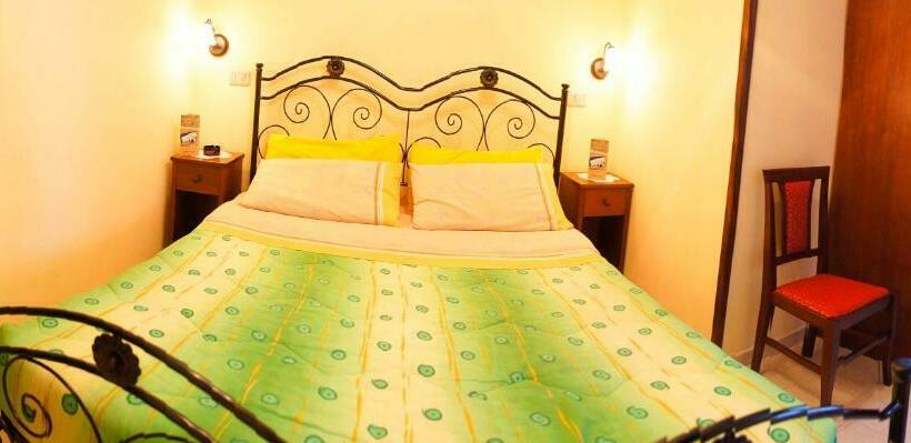 Standard Egyágyas Szoba, Albergo Vittoria