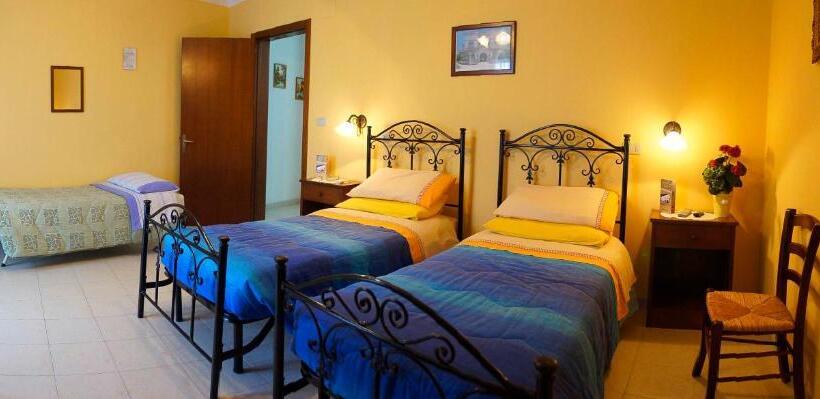 Háromágyas Standard Szoba, Albergo Vittoria