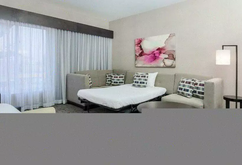キングサイズベッドのスタンダードルーム, Doubletree By Hilton Evansville