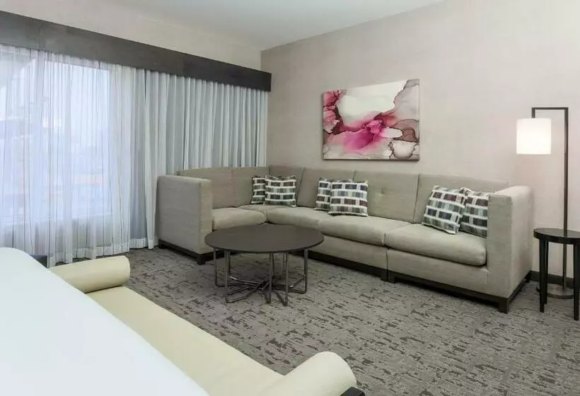 キングサイズベッドのジュニアスイート, Doubletree By Hilton Evansville