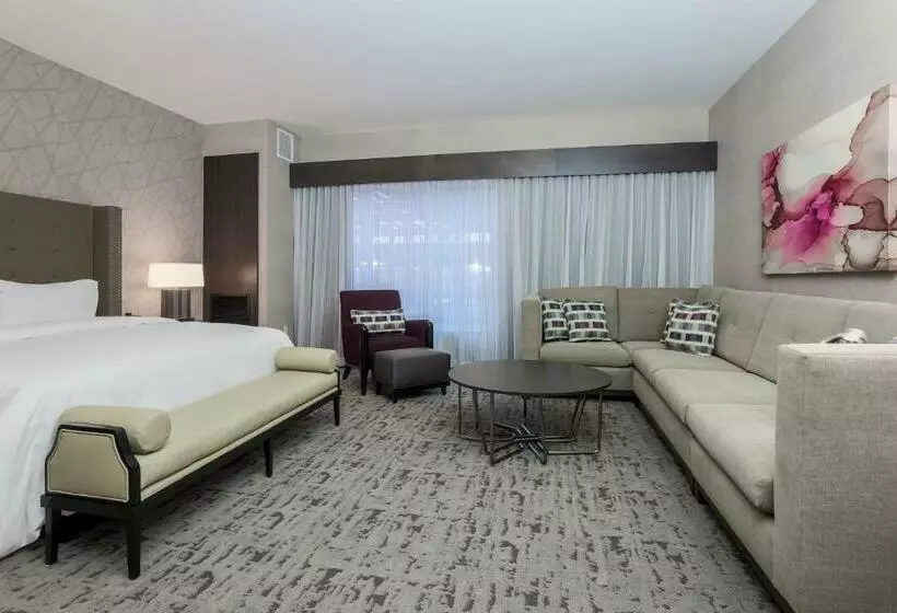 キングサイズベッドのジュニアスイート, Doubletree By Hilton Evansville