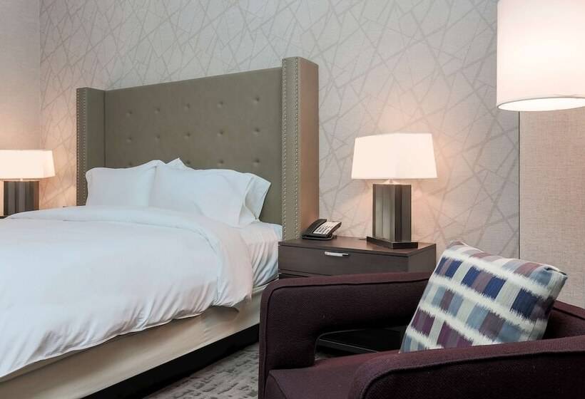 Quarto standart cama de casal, Doubletree By Hilton Evansville