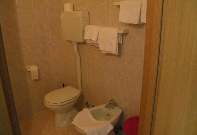 バルコニー付きスタンダードトリプルルーム, Eliani