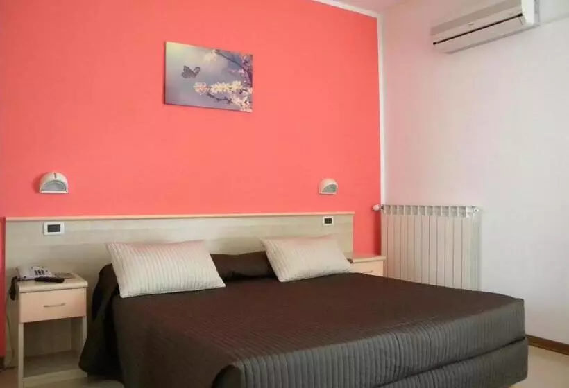 Pokój Trzyosobowy Standard z Balkonem, Eliani