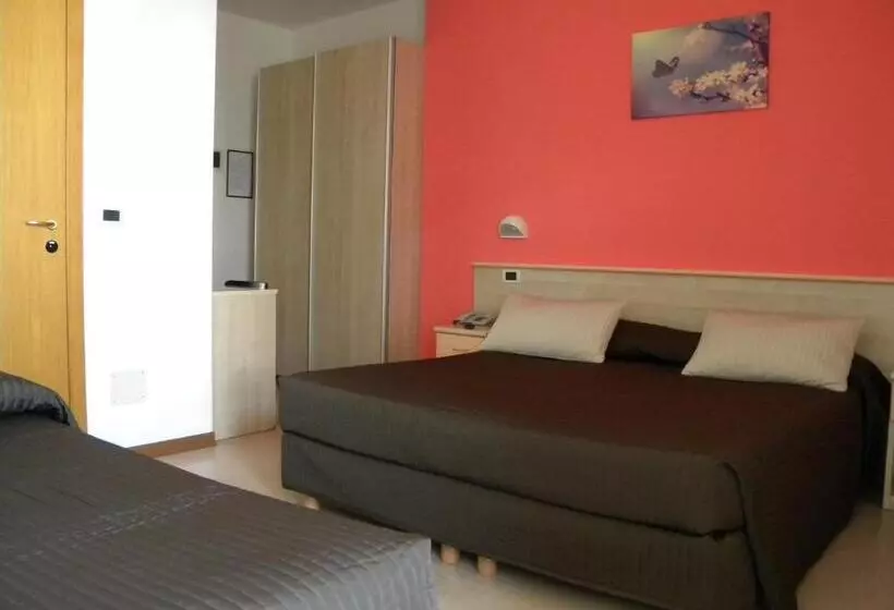 Pokój Trzyosobowy Standard z Balkonem, Eliani