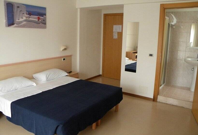 バルコニー付きスタンダードトリプルルーム, Eliani