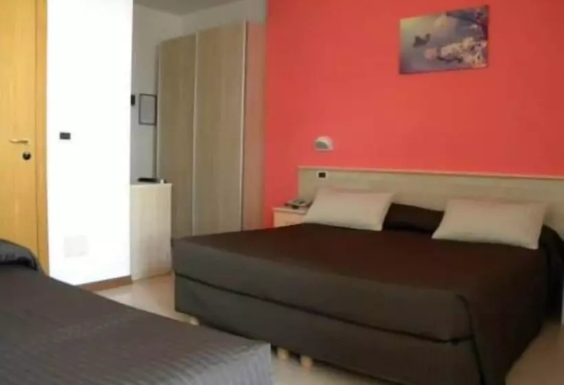 Pokój Czteroosobowy Standard z Balkonem, Eliani