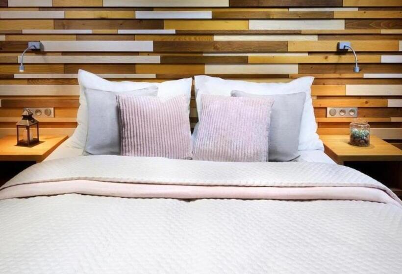 غرفة ديلوكس, Noc Na Chopku, Rotunda