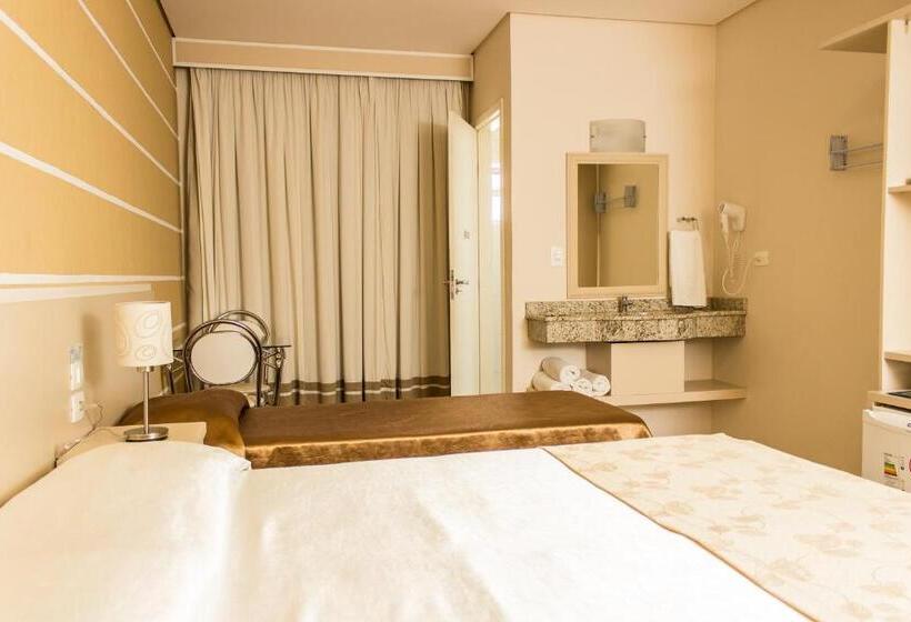 标准三人间, Pousada Cataratas