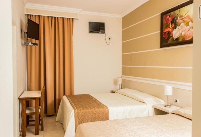 标准三人间, Pousada Cataratas