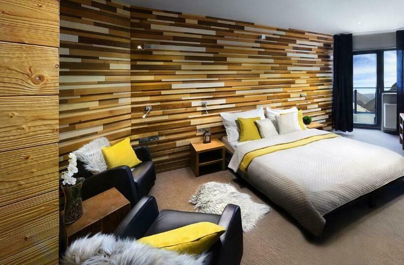 غرفة ديلوكس, Noc Na Chopku, Rotunda