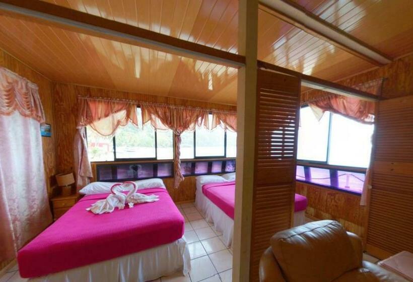 اتاق استاندارد با بالکن, The Naturalist Beach Resort