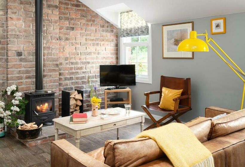 בית, 2 חדרי שינה, Meikleour Arms Hotel And Restaurant