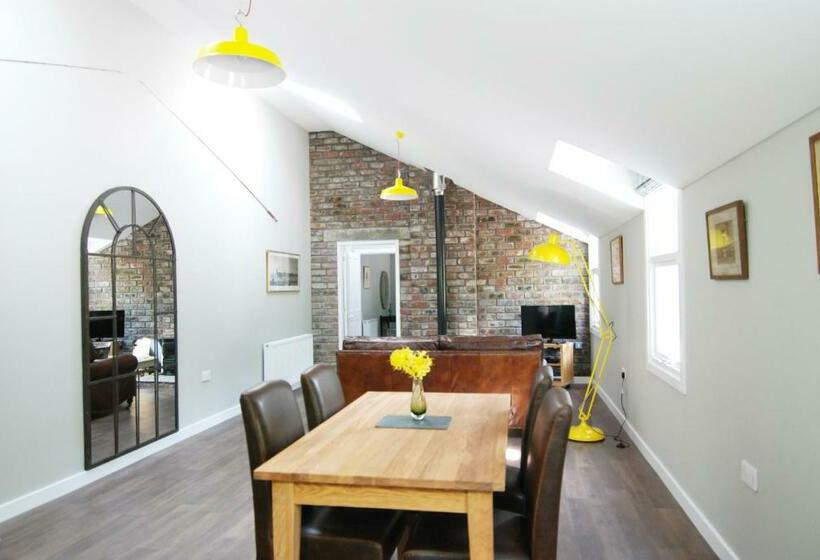 בית, 2 חדרי שינה, Meikleour Arms Hotel And Restaurant