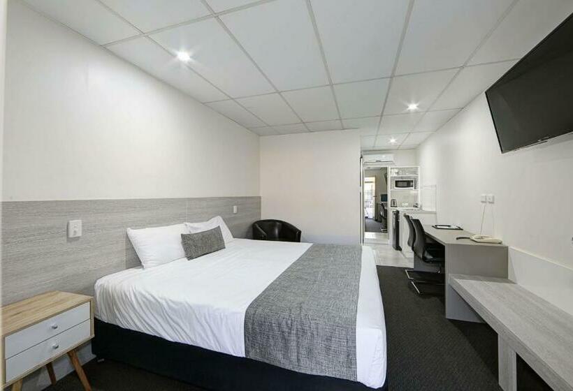 חדר סטנדרט עם מיטת קינג, Chalet Motor Inn