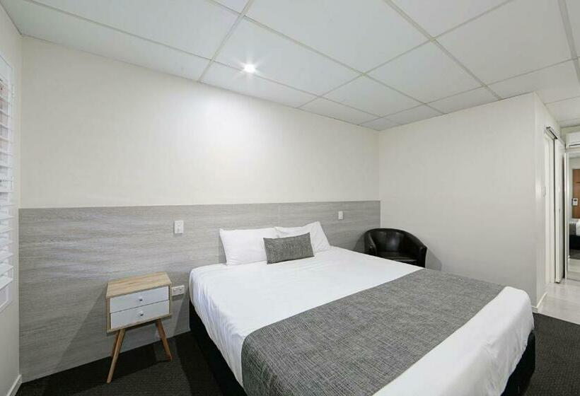 חדר סטנדרט עם מיטת קינג, Chalet Motor Inn