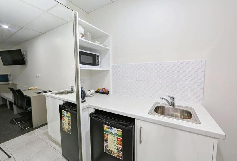 חדר סטנדרט עם מיטת קינג, Chalet Motor Inn