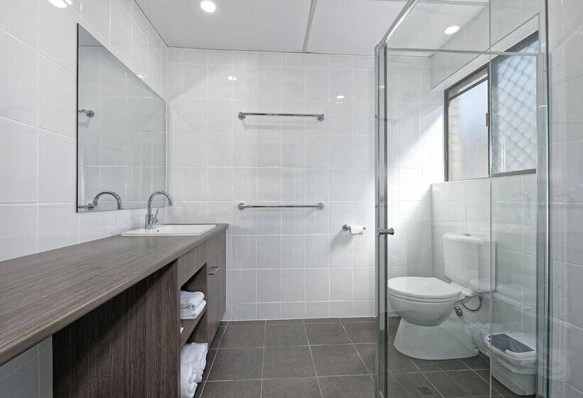 חדר סטנדרט עם מיטת קווין, Chalet Motor Inn