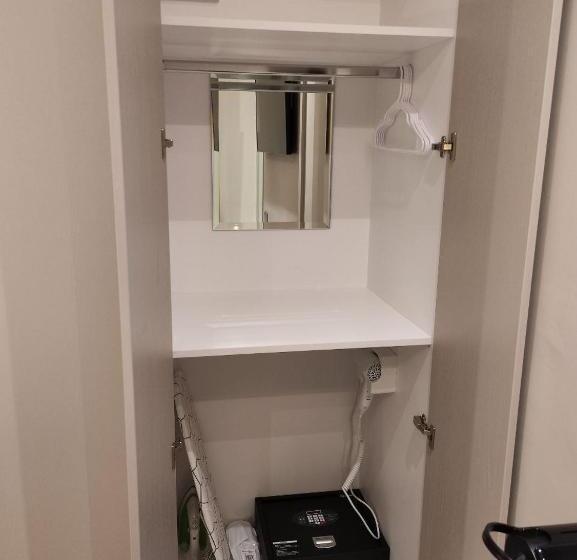 إستديو عائلى, Nox Kensington