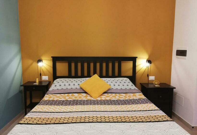 Номер Стандарт, The Yellow House