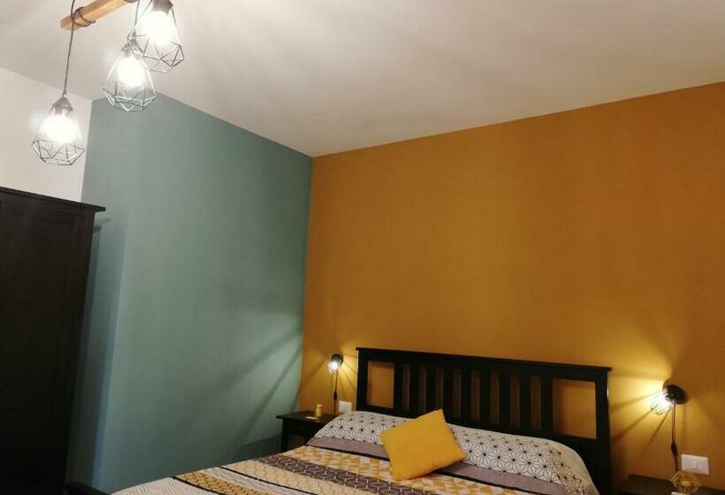 Номер Стандарт, The Yellow House