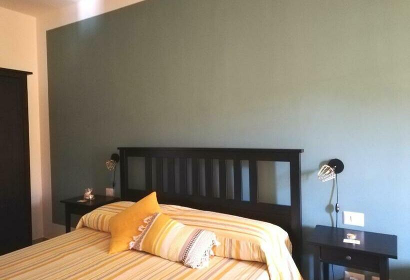 Номер Стандарт, The Yellow House