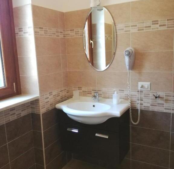 Номер Стандарт, The Yellow House