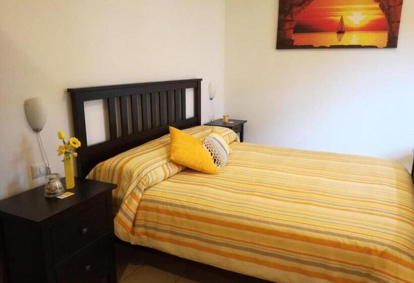 Номер Стандарт, The Yellow House