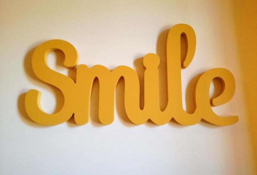 스탠다드 룸, The Yellow House