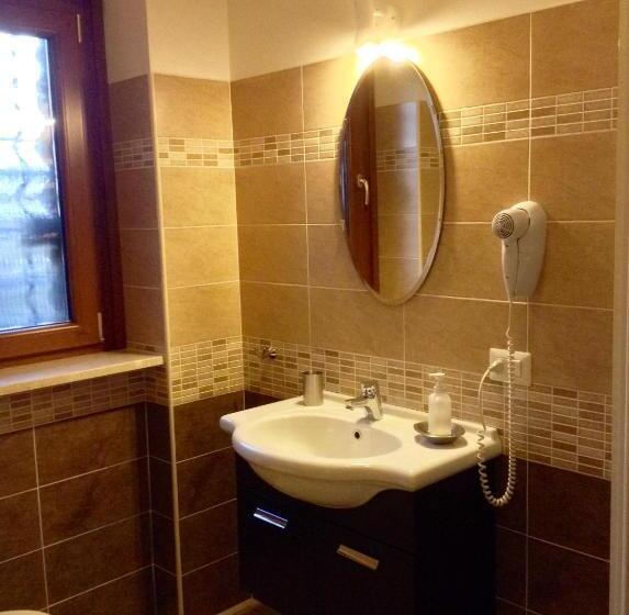 Номер Стандарт, The Yellow House