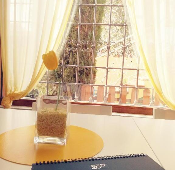 Номер Стандарт, The Yellow House