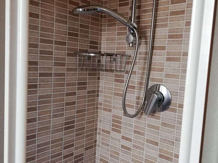 Номер Стандарт, The Yellow House