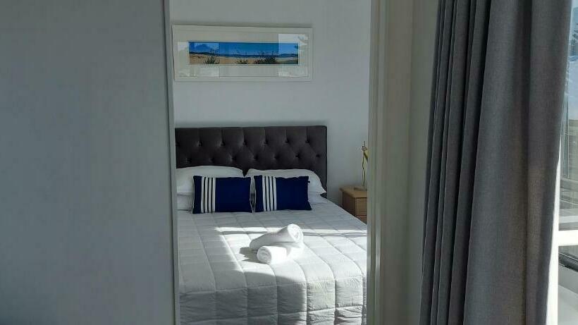 침실 2개 아파트, The Atrium