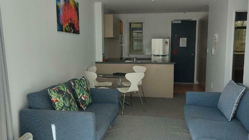 침실 2개 아파트, The Atrium