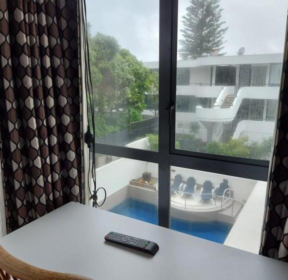 침실 1개 아파트, The Atrium