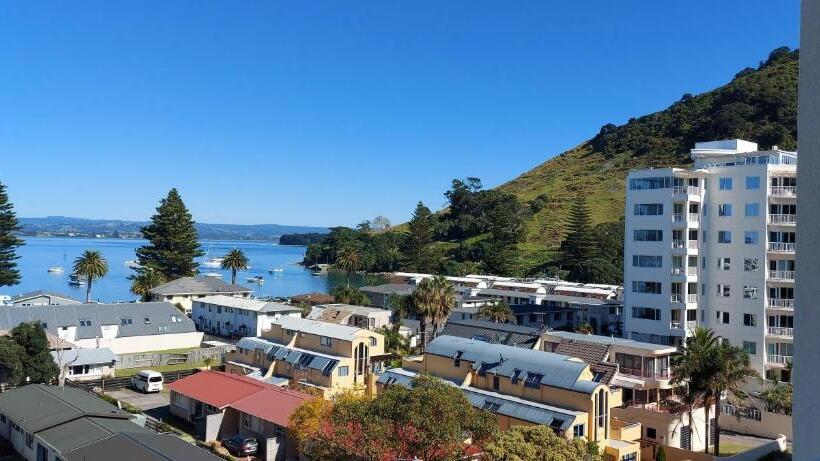 디럭스 스튜디오, The Atrium