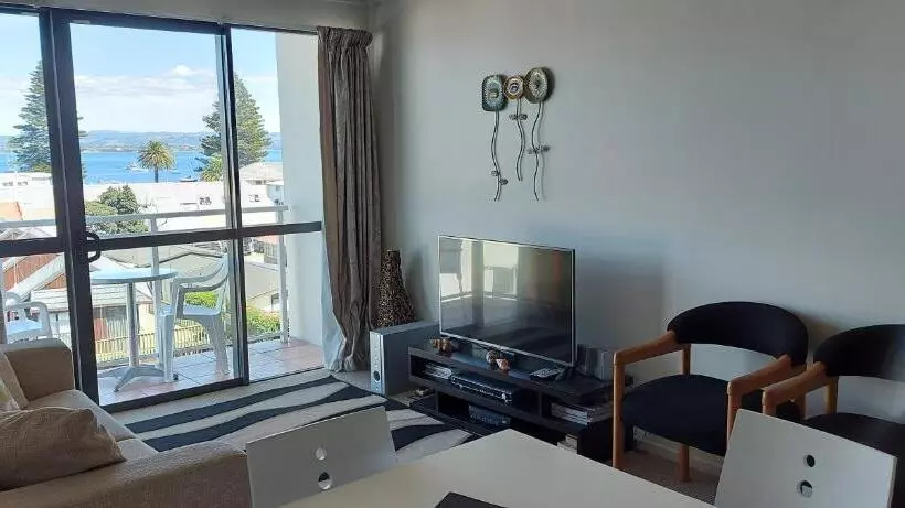 バルコニー付き１ベッドルームアパートメント, The Atrium