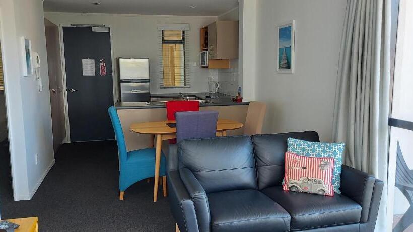 침실 2개 아파트, The Atrium