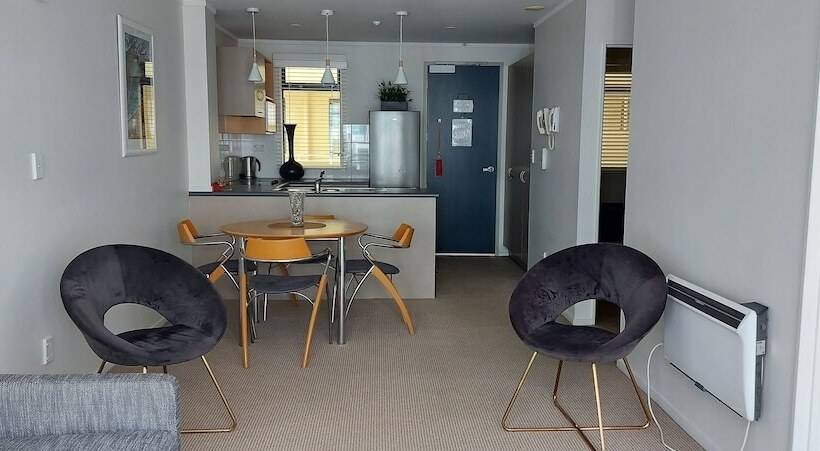 침실 2개 아파트, The Atrium