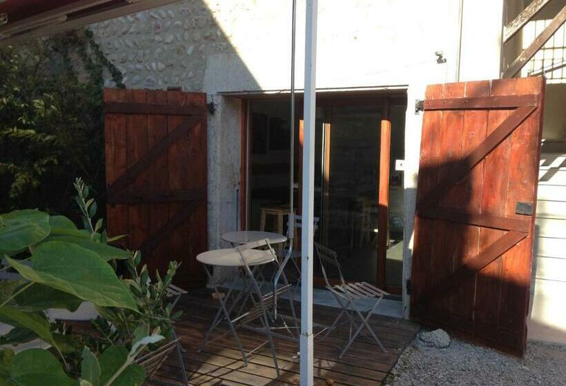 スタンダードルーム, The Resid For Calixte