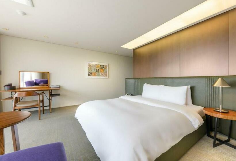 Standaard Studio, Bayhill Pool & Villa