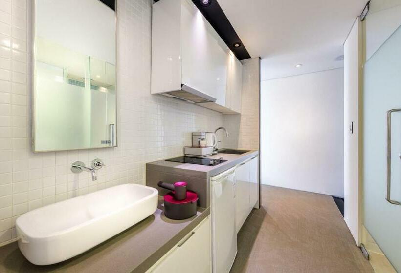 Standaard Studio, Bayhill Pool & Villa