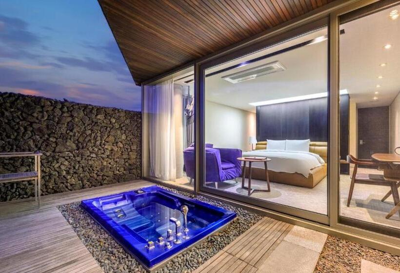 Standaard Studio, Bayhill Pool & Villa