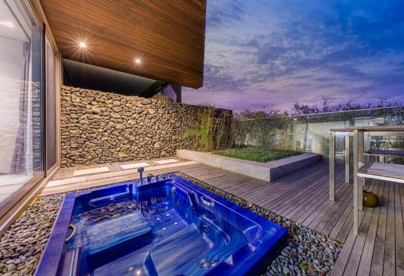 Standaard Studio, Bayhill Pool & Villa