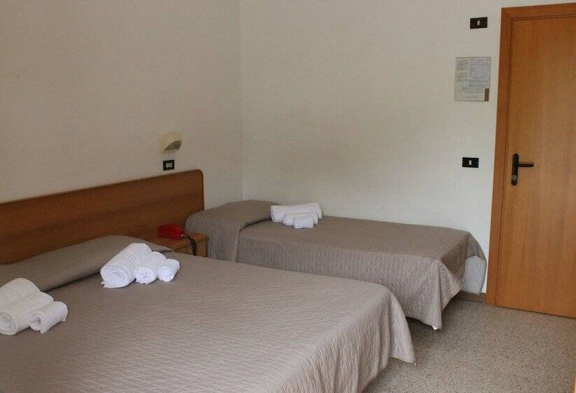 Camera Tripla Standard, La Pergola