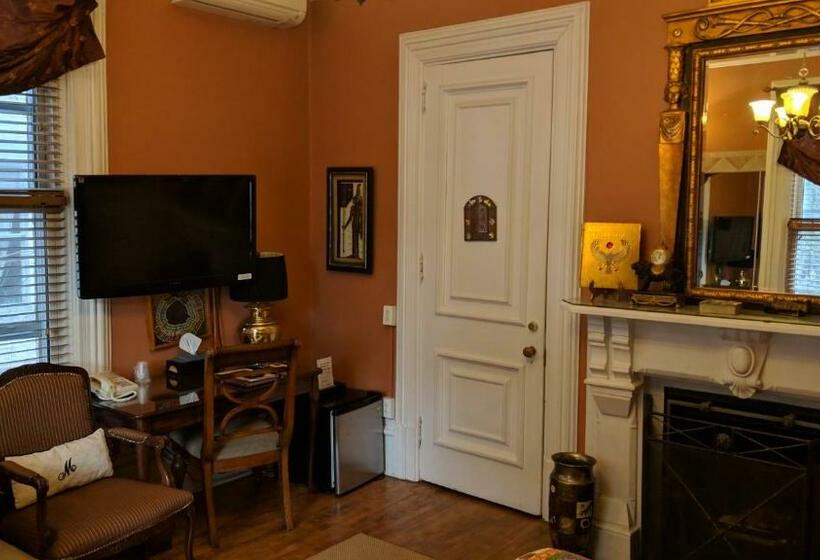 带大床的豪华间, Mcgee S Inn